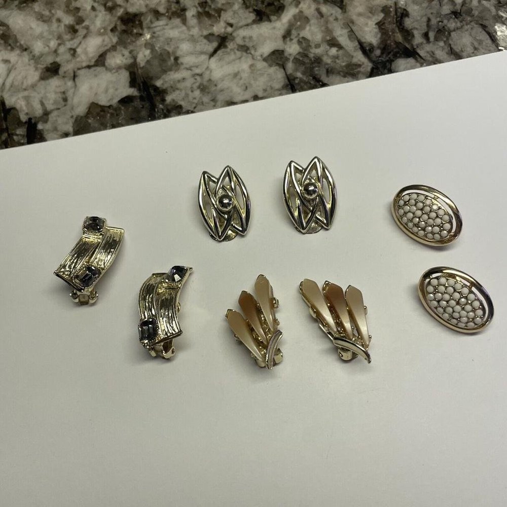 Lot Of 4 Vintage - Modern Clip On Clip-on Earrings Gold Tone Variety